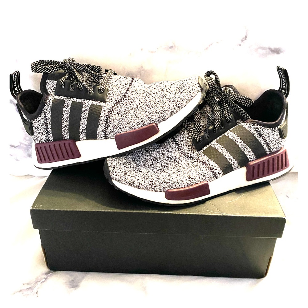 NMD R1’s Adidas Sneakers